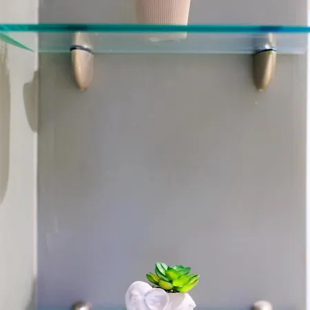 Aiolos Glyfada Shopping Center 2 *